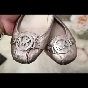 Michael Kors Moc Flats in Gunmetal